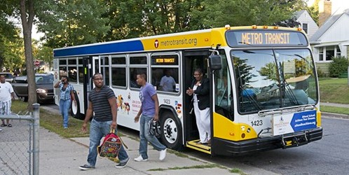 Minneapolis Senior High School students unboarding a Metro Transit bus. Photo: Students from Minneapolis senior high school unboard a Metro Transit bus
