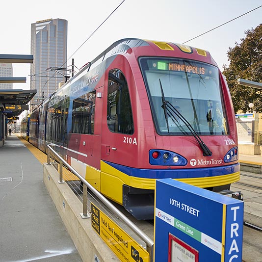 A METRO Green Line train at 10th Street Station
