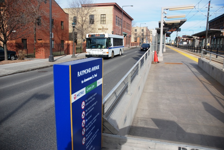 Route 87 passed the METRO Green Line's Raymond Avenue Station on University Avenue.