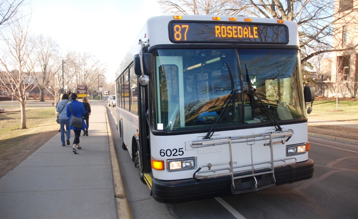 Students exit a Route 87 bus at the University of Minnesota's St. Paul Campus.